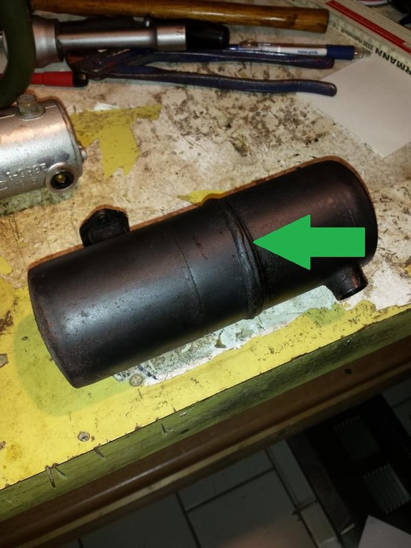 Und hier habe ich gesehen drückt er beim laufen Abgase raus. Ist das ein mehrteiliger Auspuff oder kann ich das einfach schweissen ? Soll ja mehrere Arten geben