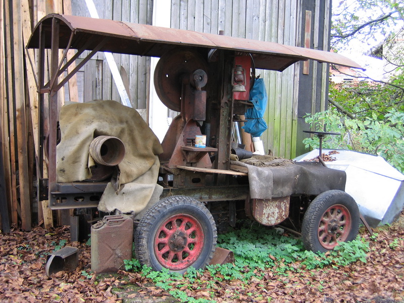 01_Holzmaschine02.jpg