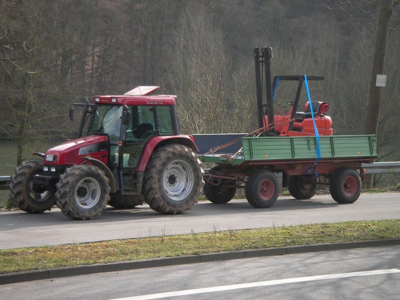 Im Hintergrund ist der Neckar zu sehen, da komme ich normalerweise nur bei einem Sonntagsausflug mit dem Auto hin, jetzt hab ichs endlich mal mit dem Traktor gemacht!!!