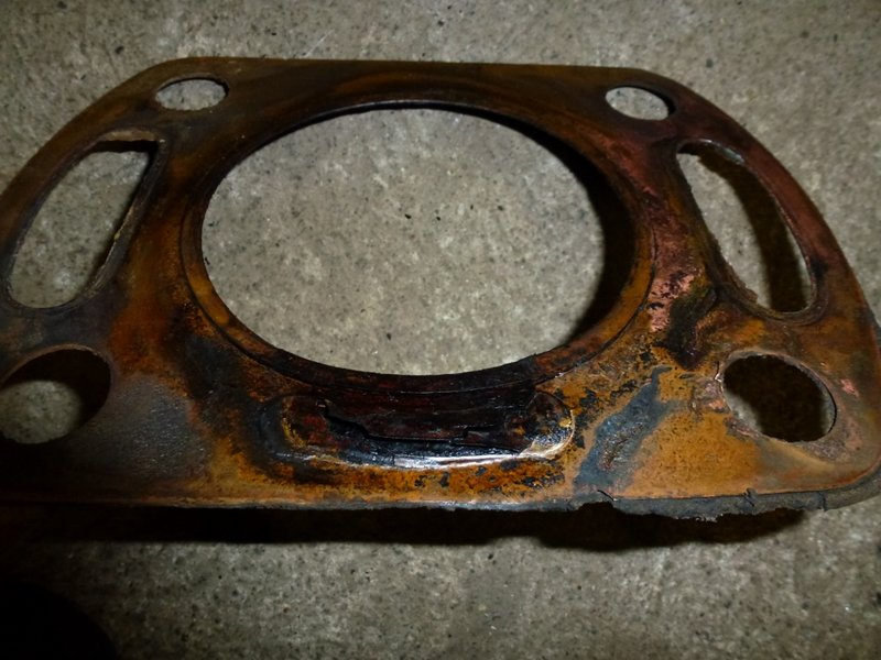 P1010622 (1024x768).jpg (382.65 KiB) 4570 mal betrachtet kopfdichtung verbrannt?