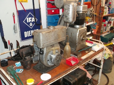 links: Barkas EL65<br />rechts: ILO 4-Takter