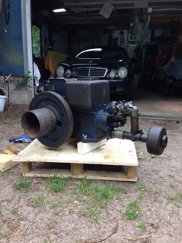 Zündfunke, Öl und Kraftstoff sind da, nur ist mir die Palette zu wackelig für den Probelauf