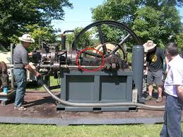Gasmotor Baechtold liegend.png