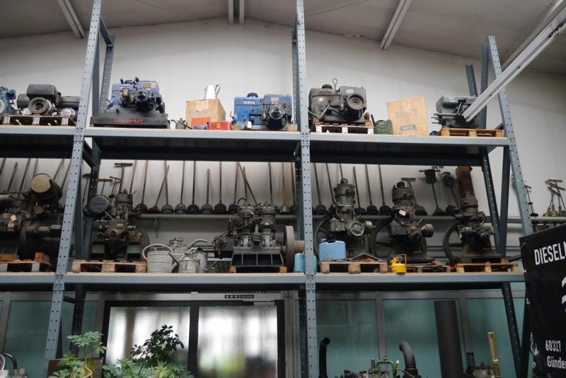 K800_P1150888.JPG (114.25 KiB) 3977 mal betrachtet Eines der Regale