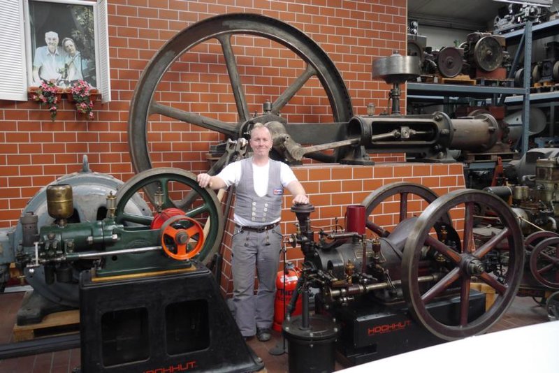 K800_P1150897.JPG (130.38 KiB) 3996 mal betrachtet meisteradam zwischen größeren Maschinen