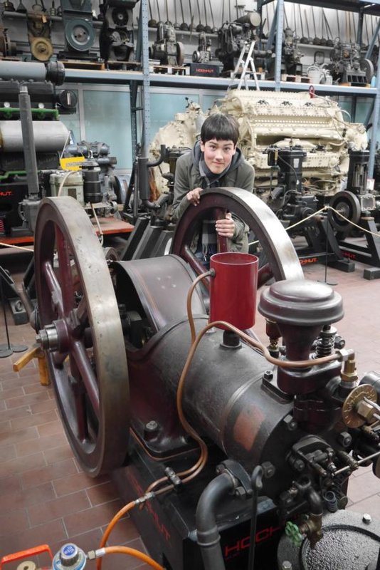 K800_P1150903.JPG (115.97 KiB) 3996 mal betrachtet Eljo dreht am Rad.