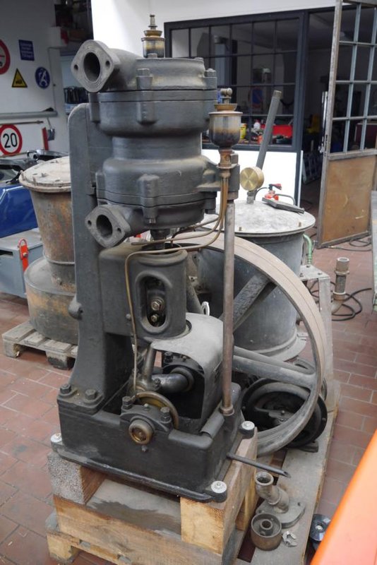 K800_P1150909.JPG (94.86 KiB) 3977 mal betrachtet Flachriemenbetriebener Staubsuger