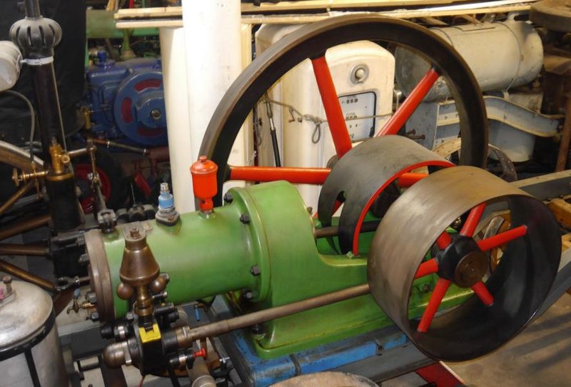 K800_P1160741.JPG (92.93 KiB) 3286 mal betrachtet SLM Petroleummotor