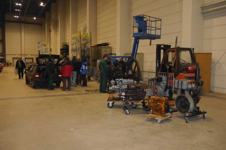 Beim Einpacken und verladen der Motore.