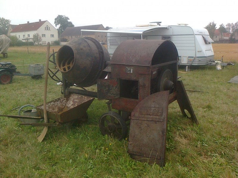 Betonmischer von Carl Urban mit Deutz Mah 711 Stationärmotor