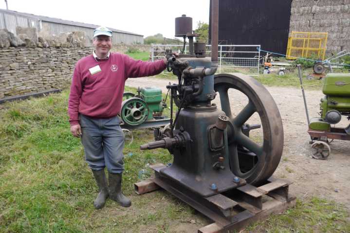 Robert Jackson neben seinem Gardner 4V.