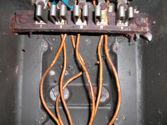 Anschlüsse vom Schaltkasten zum Generator, Bezeichnung I bis IV