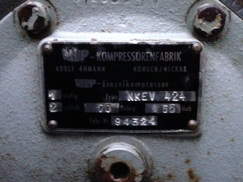 image.jpg (256 KiB) 4678 mal betrachtet Das 2.Typenschild am Kompressor