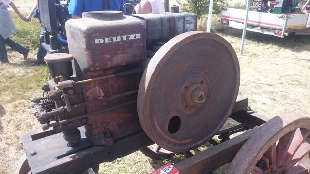 der Deutz von der anderen Seite , lief auch nicht ein einziges  mal , schade,schade