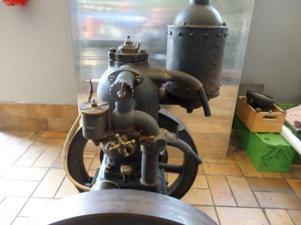 Millot Motor 007.JPG