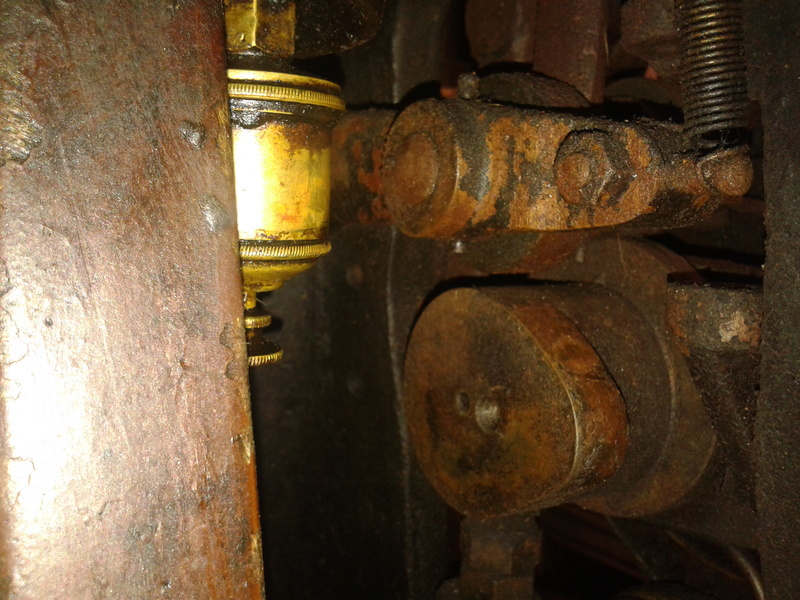 Auslassnocken mit Gewindebohrung, darüber kann man des Auslass-Schlepphebel mit Rolle und Feder erkennen