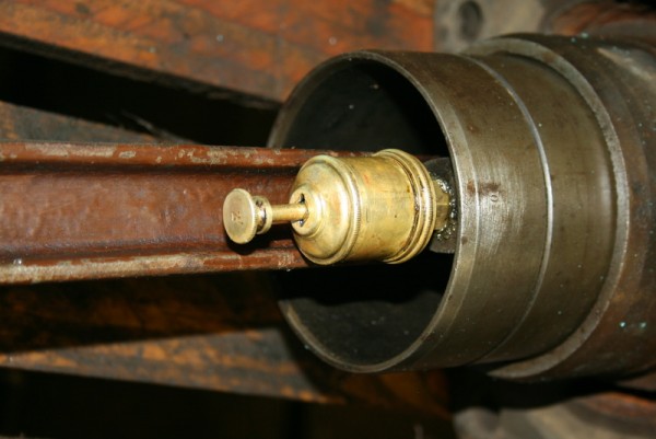 Bolbenbolzenschmierung mit Fettbüchse