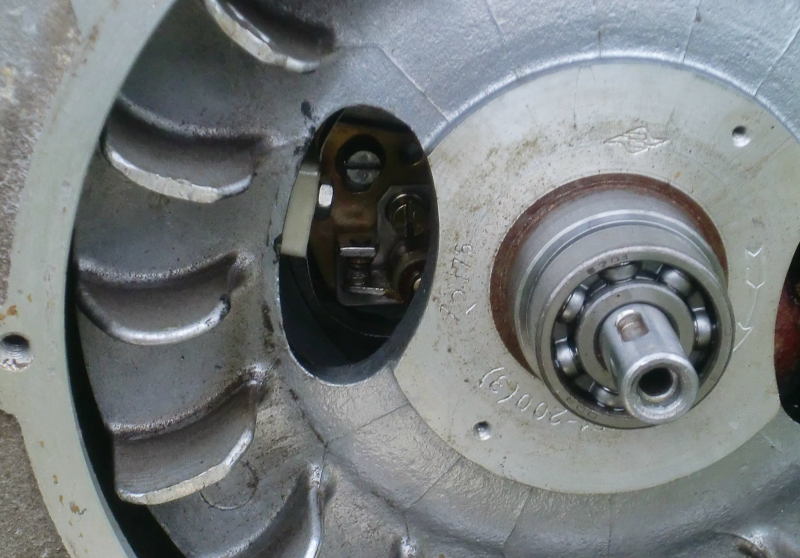 Blich auf den Unterbrecherkontakt beim EL 150