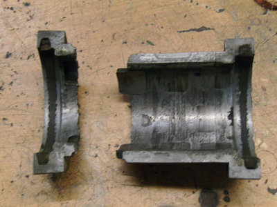 Eine der alten Schalen aus einer Zinnlegierung mit eingegossenen Gleitplatten aus Blei. War zu der Zeit wohl mehr eine Notlösung