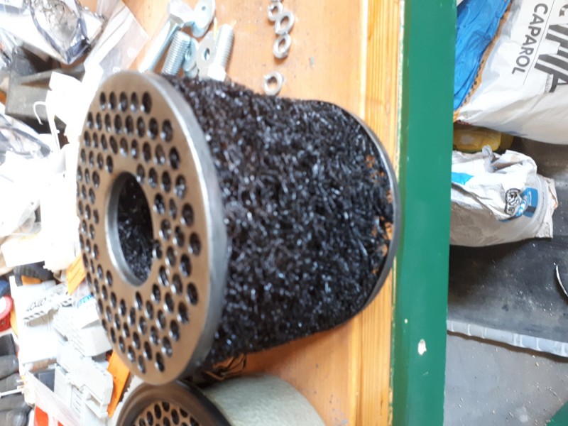 Filtereinsätze im oberen Teil des Ölbadluftfilters