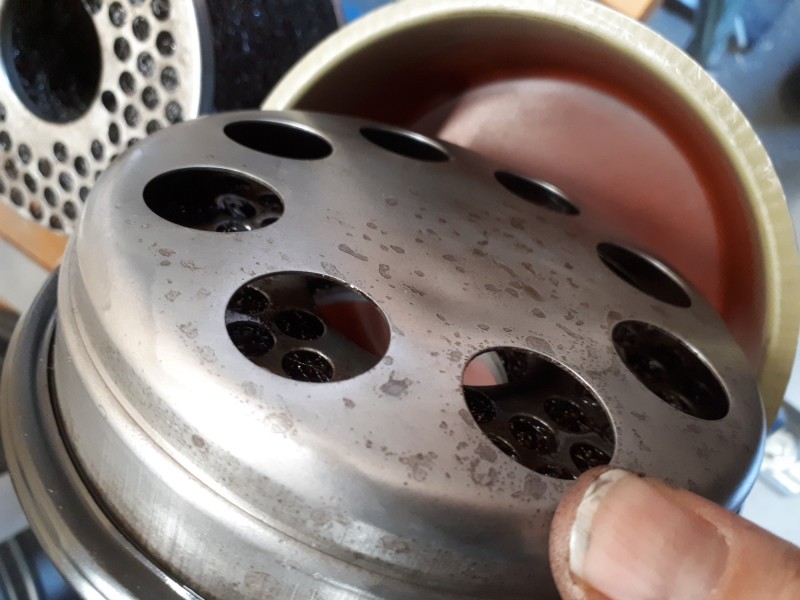 Abstand Blechboden zum Filtergewebe im oberen Teil der Patrone