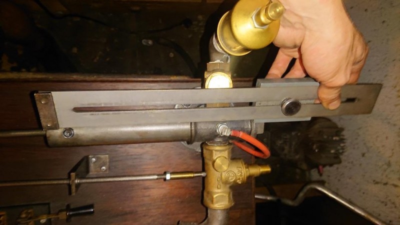 DSC_1651.JPG (117.3 KiB) 2424 mal betrachtet so habe ich die Zylinder länge gemessen