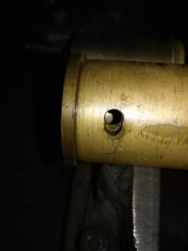 Altes Lager mit ausgeschlagener Bohrung