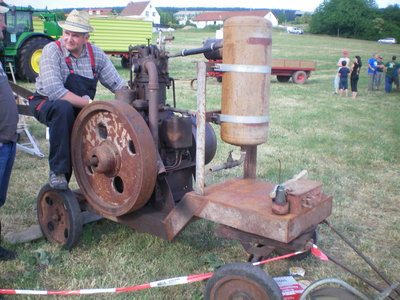 3.Schleppertreffen Kupfersuhl 2011 MWM Standmotor