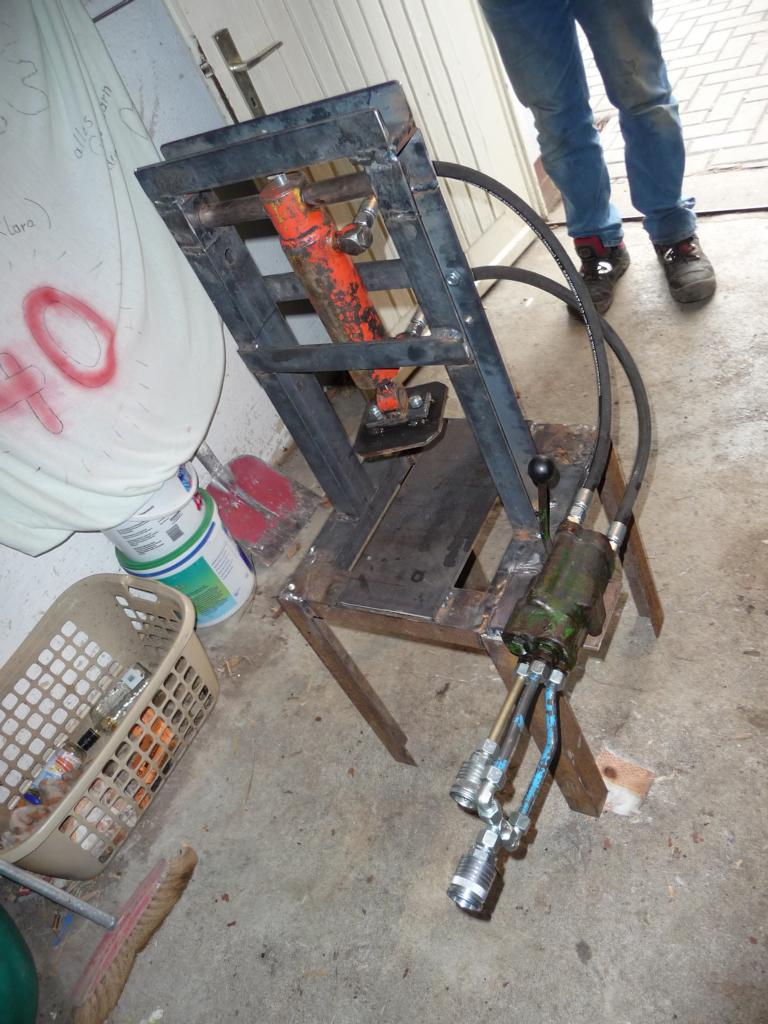 Die Holzspalter/Dosenpresse kombination