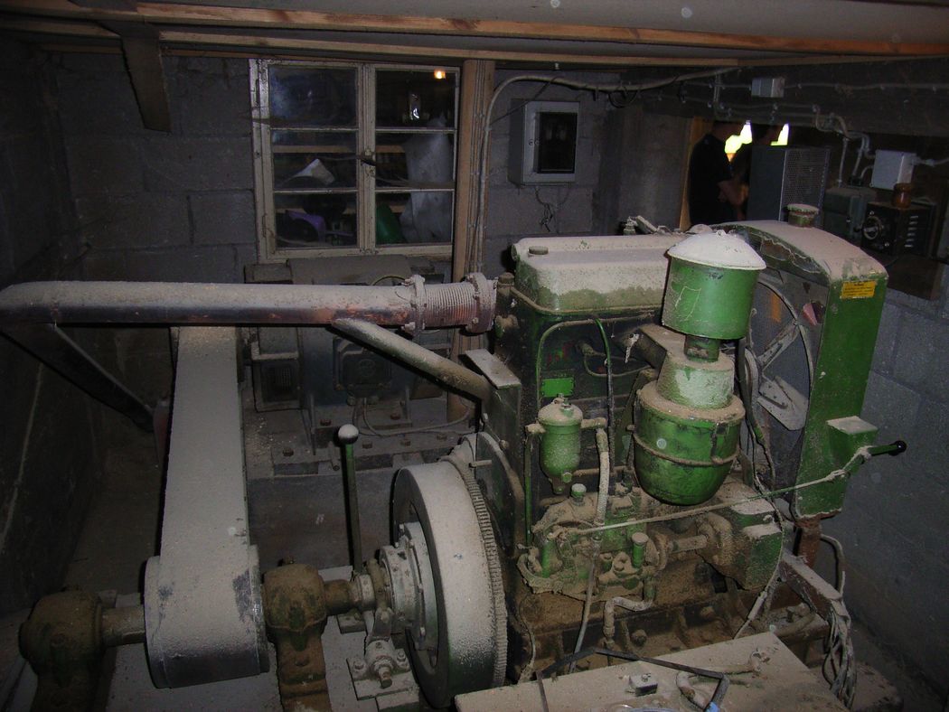 M202B-02.jpg