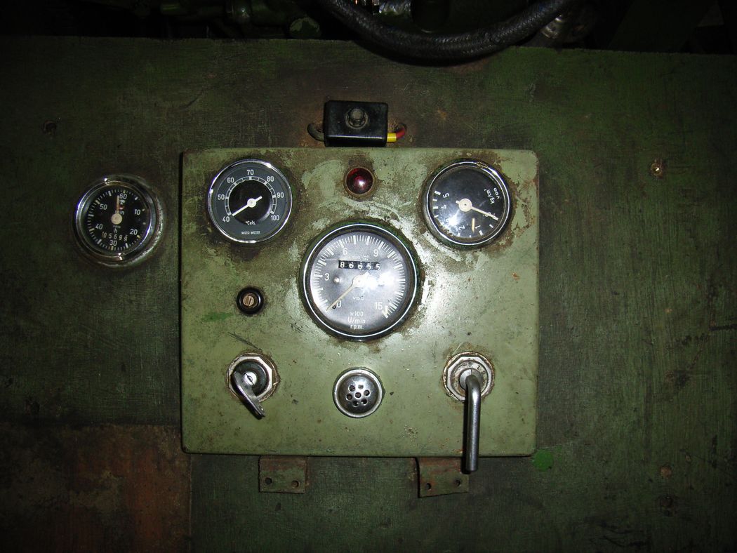 M202B-06.jpg