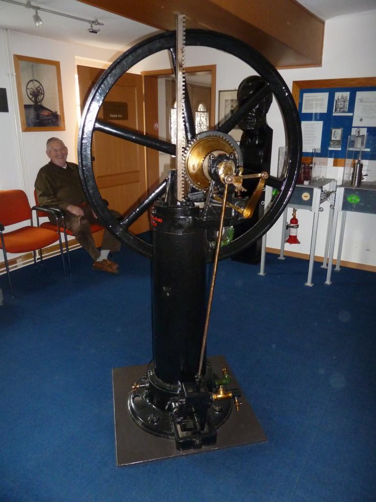 Atmosphärischer Motor<br />Im Hintergrund der Herr Ganz