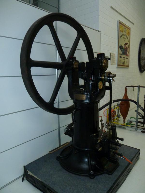 4PS Schiebermotor<br />http://www.youtube.com/watch?v=XtqpCGZz2W8&amp;list=UUxUWVKD6zmQCPAy6smNpQyw<br />http://www.youtube.com/watch?v=DpdYHYcXCg8&amp;list=UUxUWVKD6zmQCPAy6smNpQyw&amp;index=3