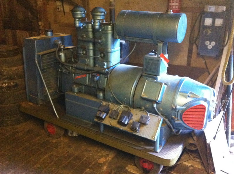 Junkers 2 HK65.jpg (280.07 KiB) 3868 mal betrachtet Nach dem Kauf und der Bergung damals !