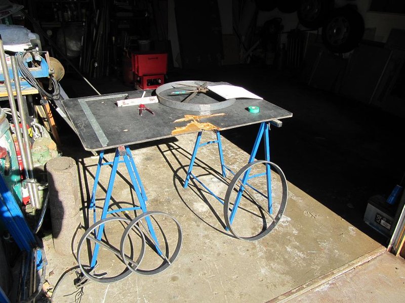 IMG_2516.JPG (132.6 KiB) 5620 mal betrachtet Also anfangen mit Winkel und Zirkel.