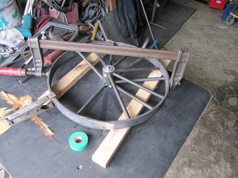 IMG_2522.JPG (122.17 KiB) 5620 mal betrachtet Hier werden die Streben eingeschweißt