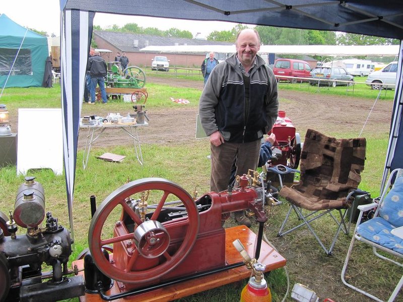 Bernd Steinert mit seinem Deutz Schiebermotor