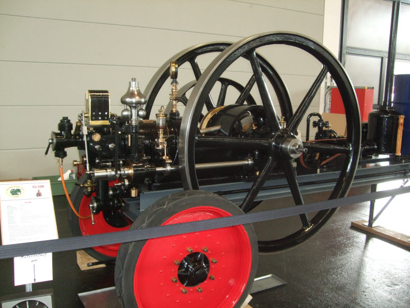 8PS SLM Gasmotor von 1892 mit 8(!) Litern Hubraum