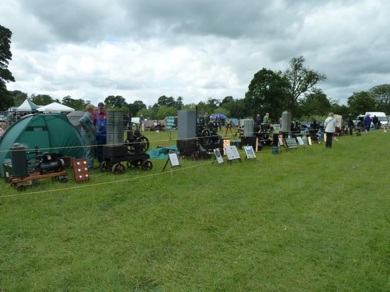 Rallyfield, 3 Petter-Licht nebeneinander