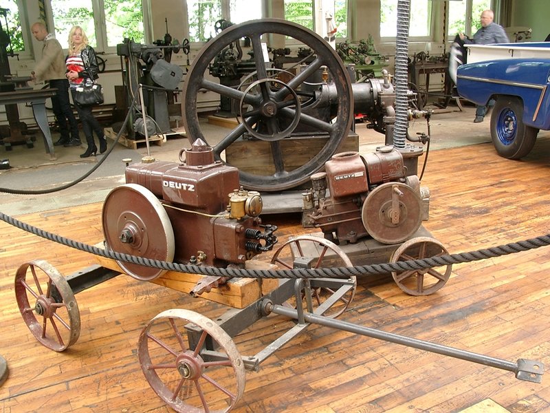 Doch, ein paar mehr Motoren waren schon da, aber die sind dem Fotografen durchgegangen...