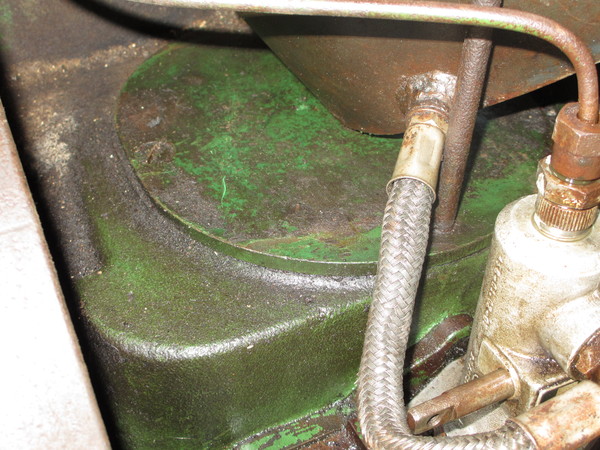 Deckel unterm Tank