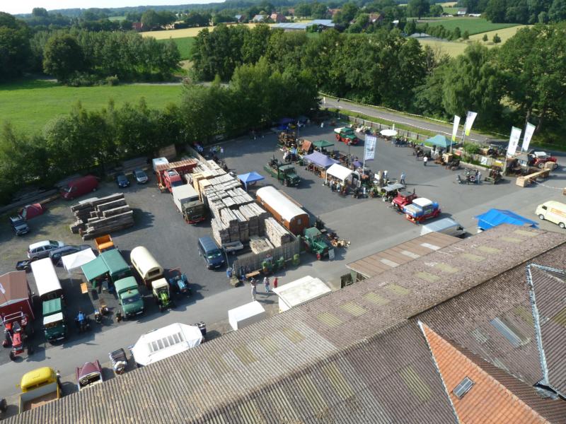 Von der 30 Meter Feuerwehr Drehleiter aus über das Gelände