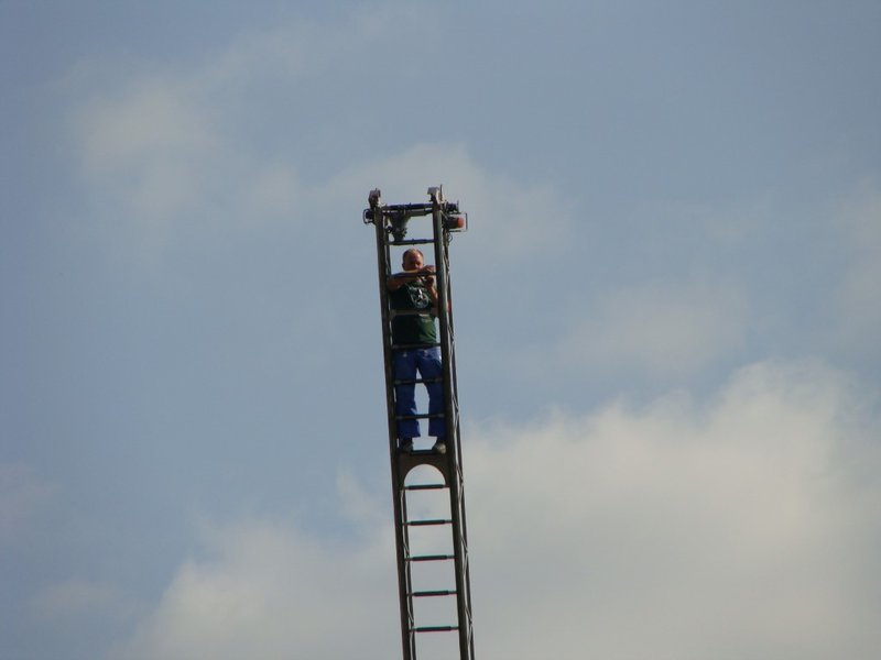 Was man nicht alles tut um ein schönes Bild zu machen. Thomas in 30mtr. Höhe.