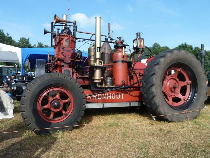 Kromhout Marine-Glühkopf als Eigenbautraktor.