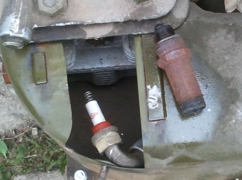 Herausgeschraubte geteilte Zündkerze